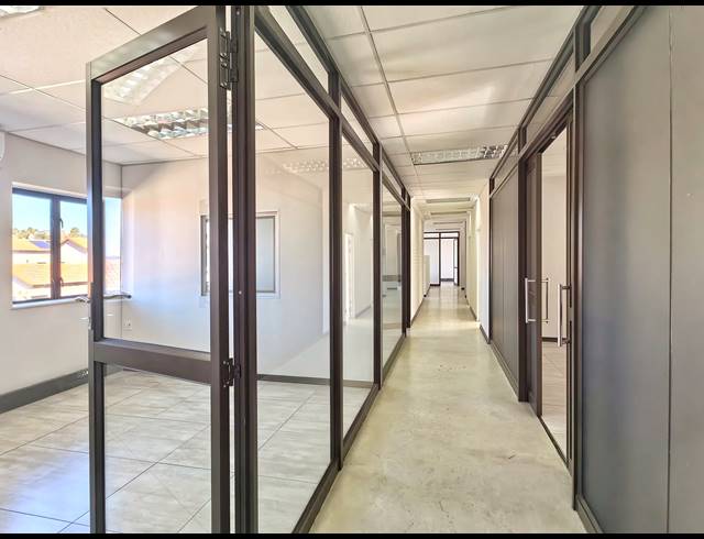 252M² OFFICE TO LET IN WILLOWBROOK